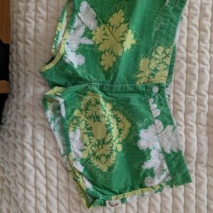 Nano Green and Yellow Patterned Women's Shorts